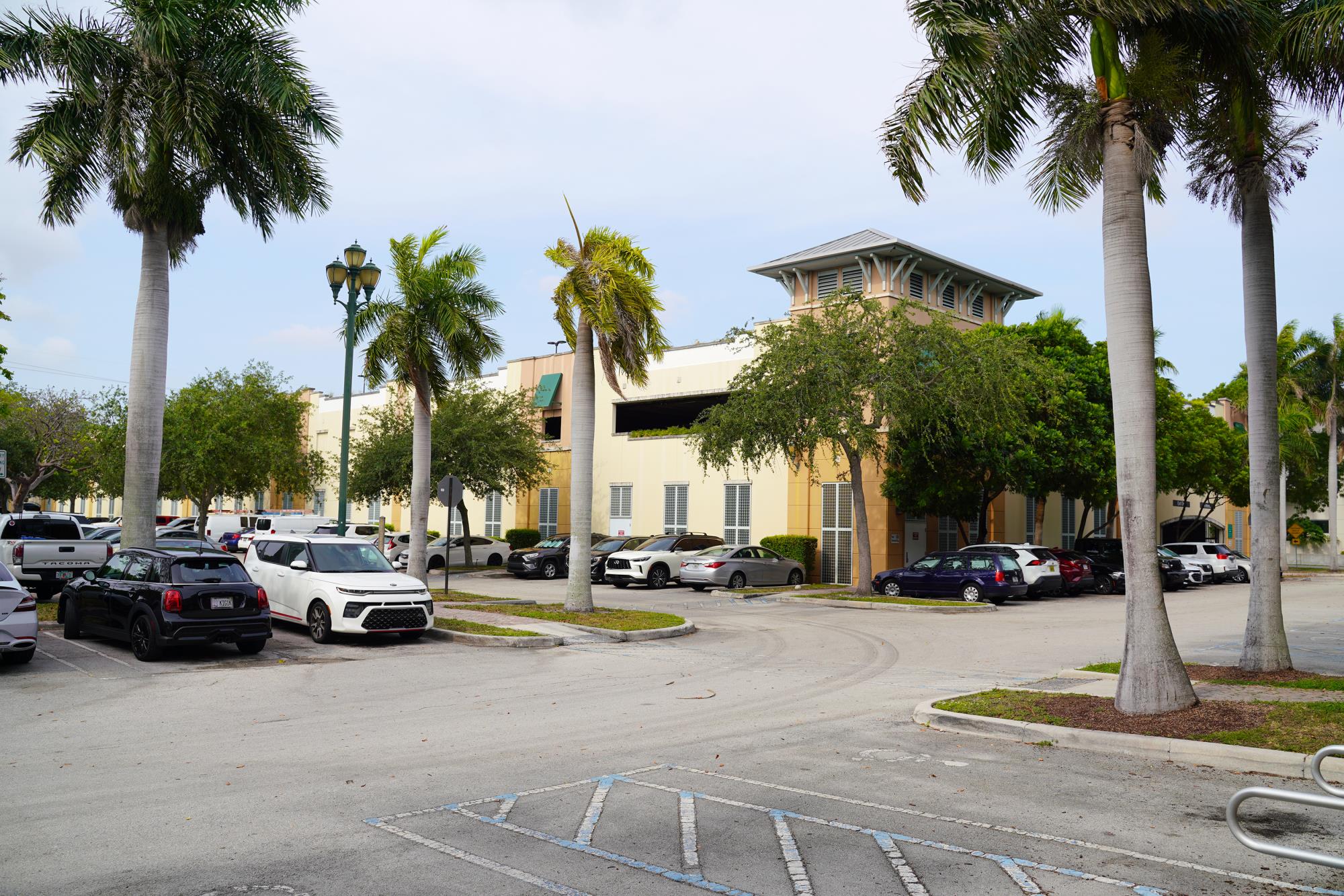 DB Library/Courthouse parking lot